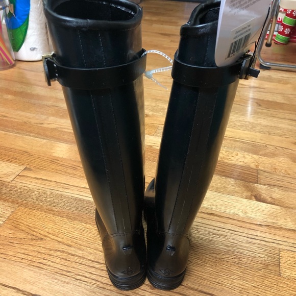 Brand new Dav Weatherproof Luxury Boots -  size 6